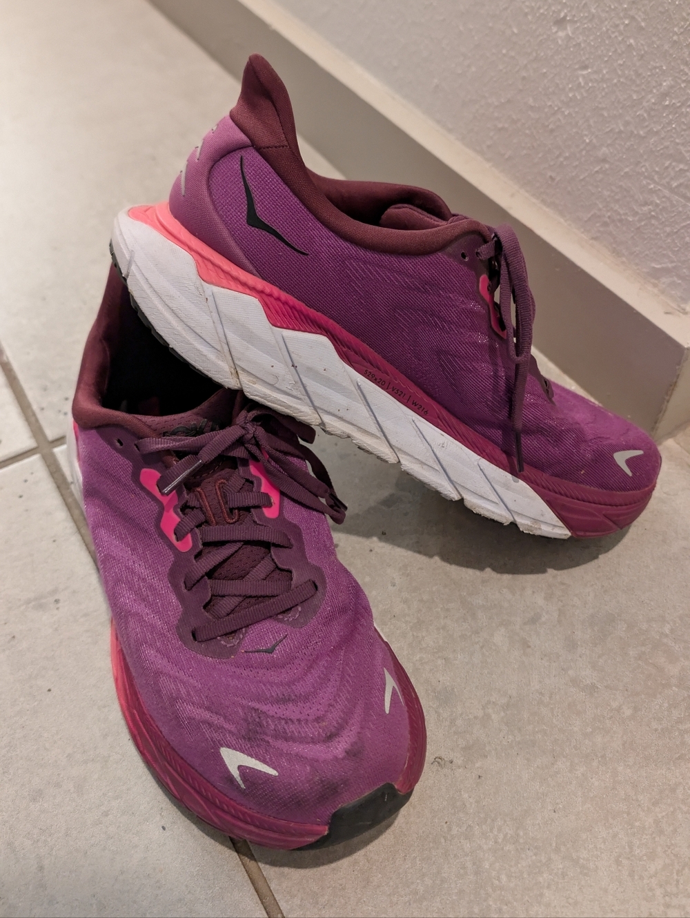 Hoka Arahi 6